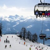 Nombre de stations ont bénéficié de réservations en hausse, en particulier durant la période décisive pour la branche des vacances de neige. KEYSTONE/JEAN-CHRISTOPHE BOTT